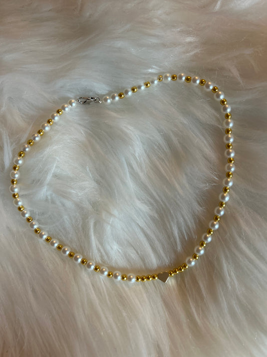 Beaded pearl necklace (gold)